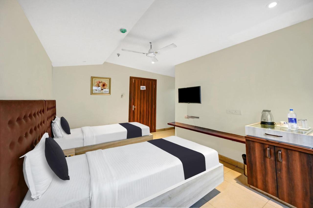 Townhouse Oak Pentagon Residency Hotel Бхубанешвар Екстериор снимка