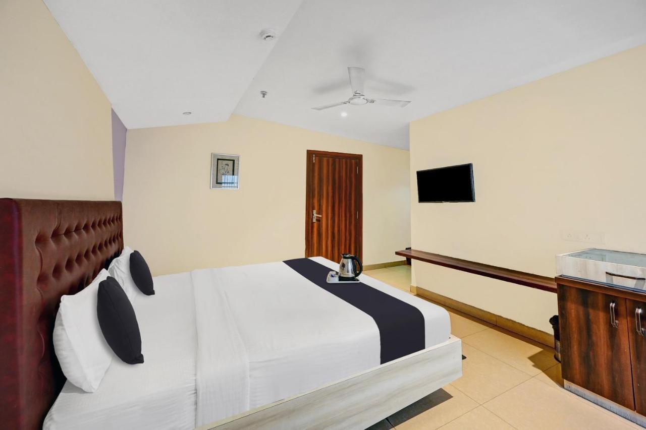 Townhouse Oak Pentagon Residency Hotel Бхубанешвар Екстериор снимка
