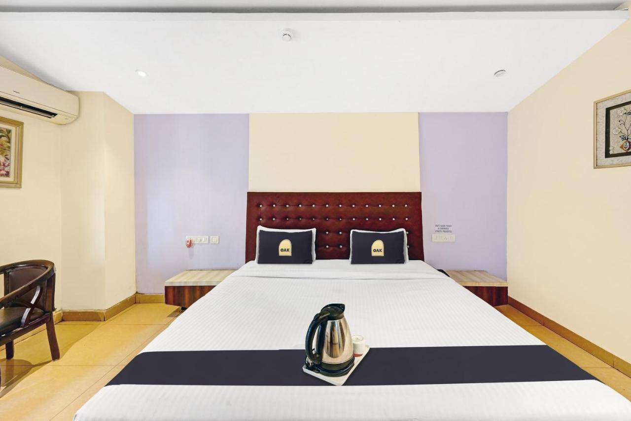 Townhouse Oak Pentagon Residency Hotel Бхубанешвар Екстериор снимка