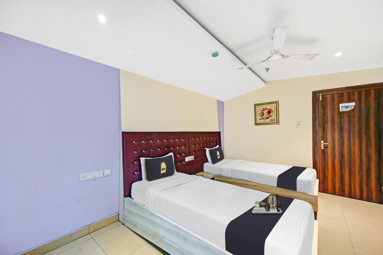 Townhouse Oak Pentagon Residency Hotel Бхубанешвар Екстериор снимка