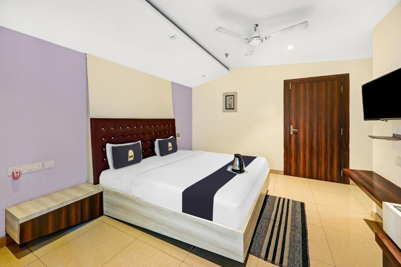 Townhouse Oak Pentagon Residency Hotel Бхубанешвар Екстериор снимка